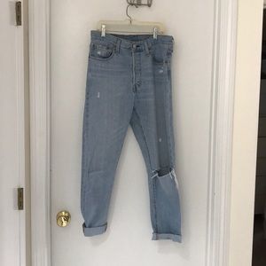 Light wash levi jeans